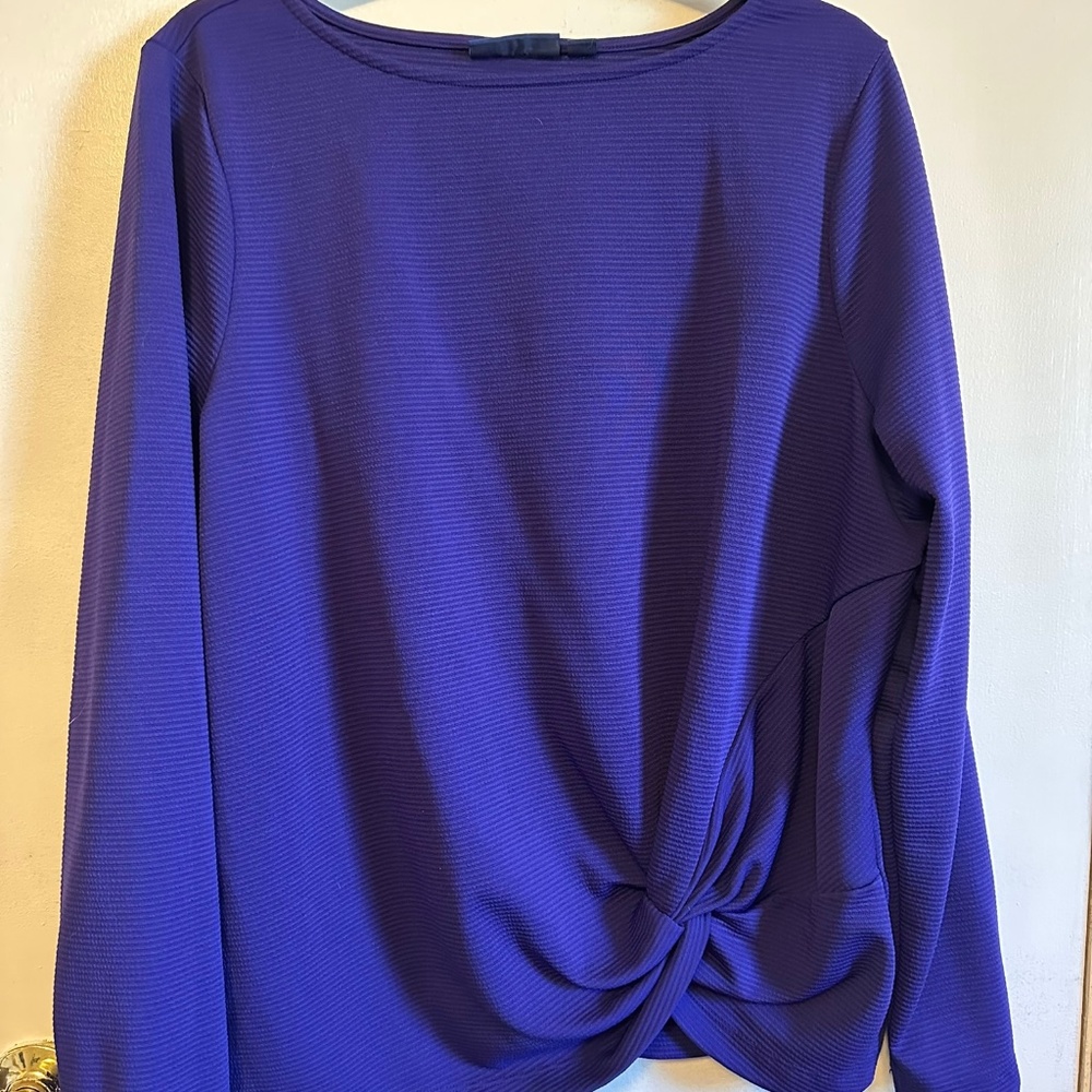 Woman’s XL long sleeve shirt